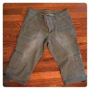 American Eagle pedal pushers! Army green size 8